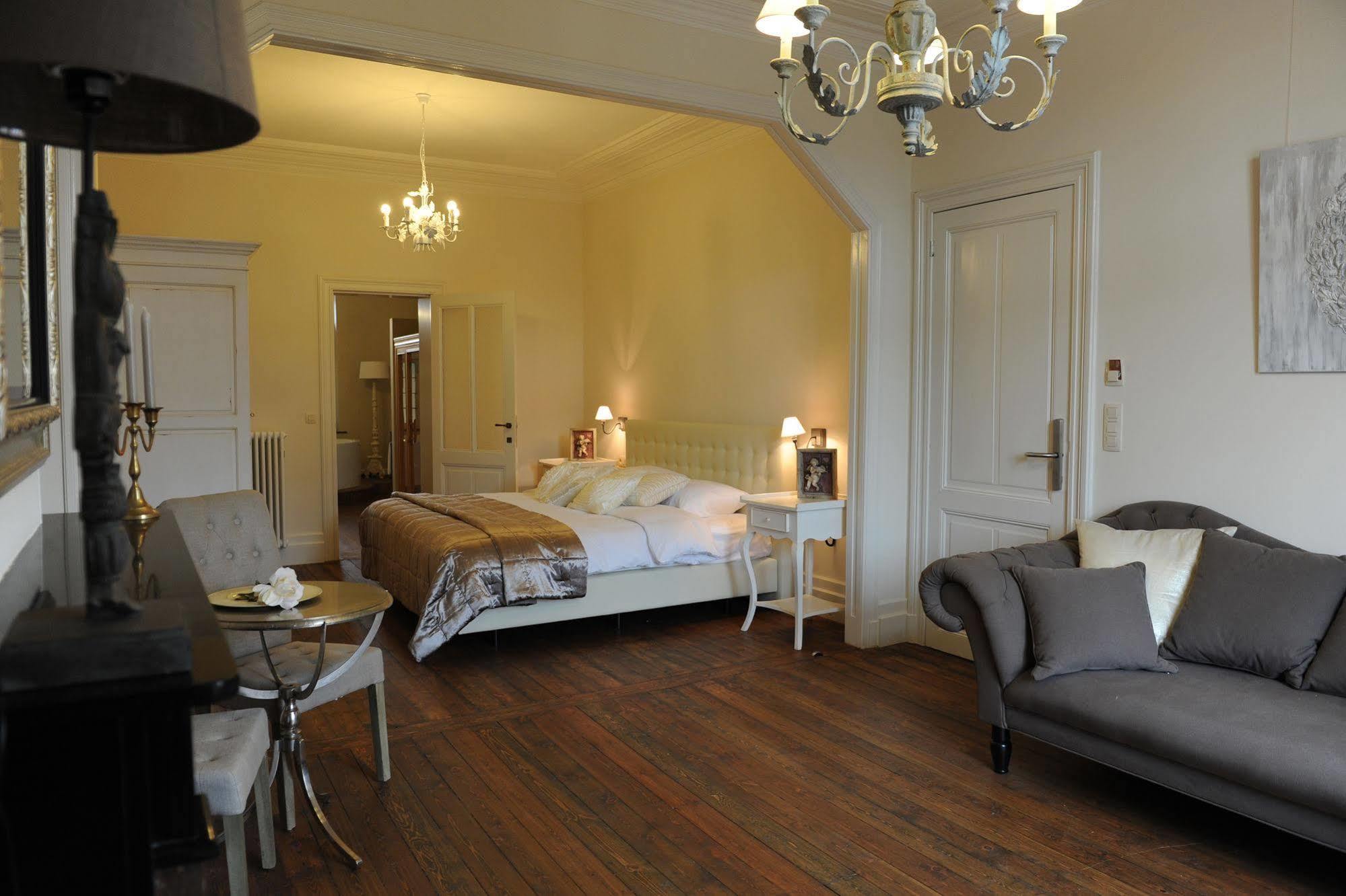 Charmehotel Villa Saporis Hasselt Bagian luar foto