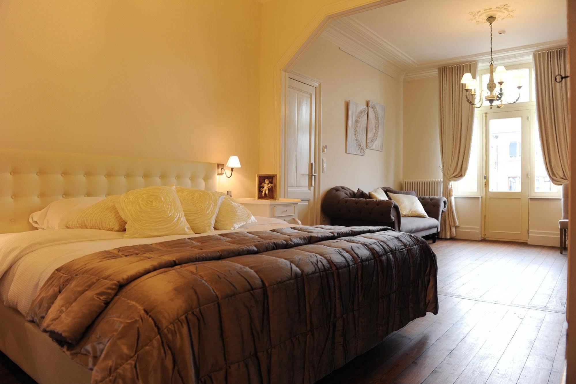 Charmehotel Villa Saporis Hasselt Bagian luar foto